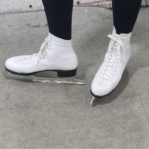 Lange Aires like new women’s figure skates- 10